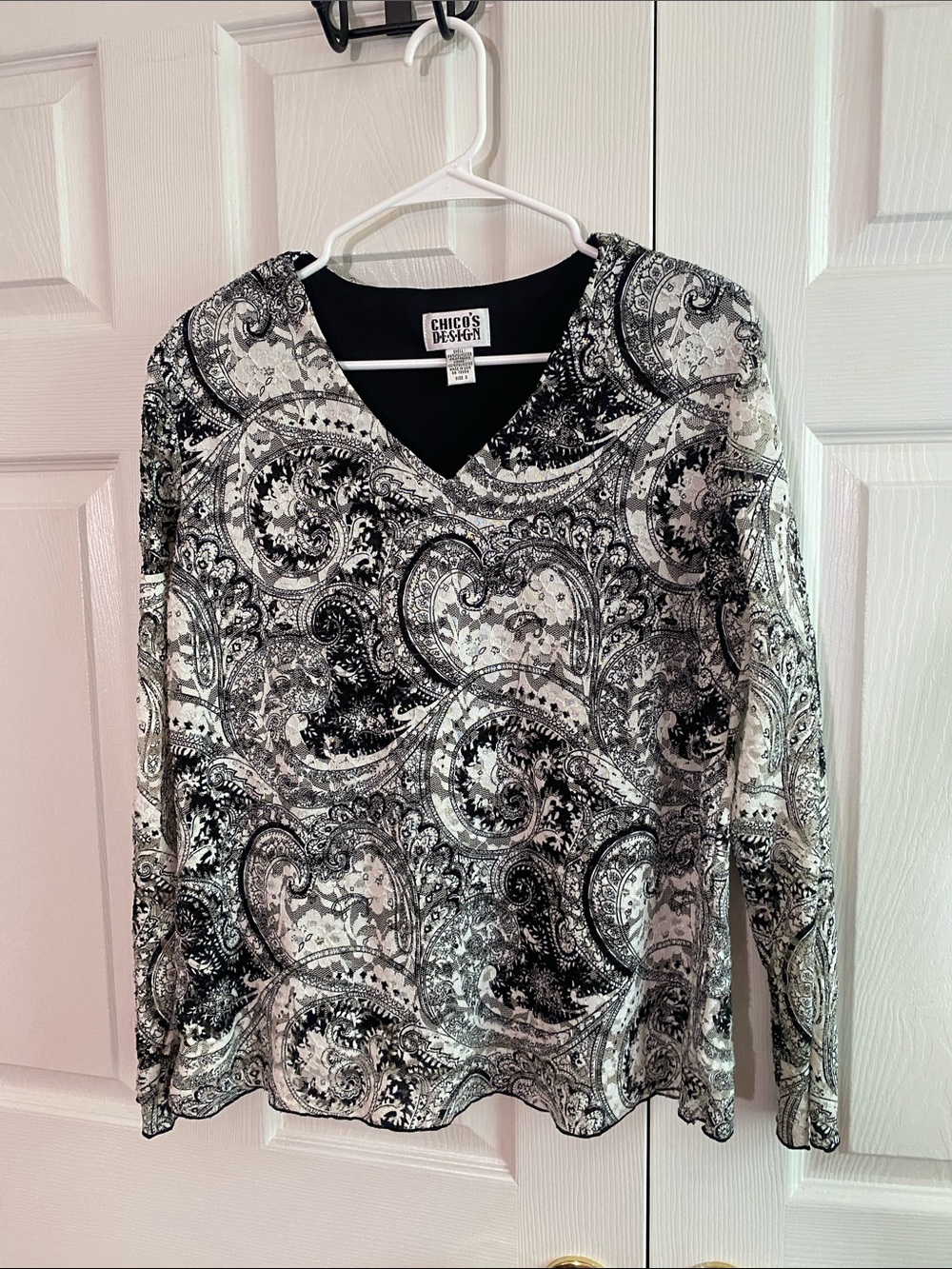 Festive Winter XL Long Sleeve Black pullover tee top paisley crochet v-neck